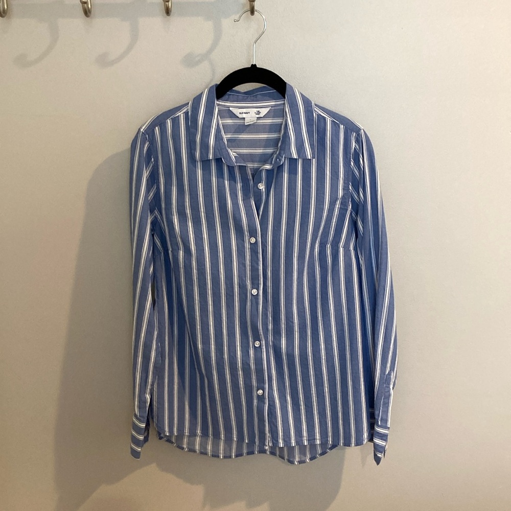 Old Navy classic shirt 💙🤍 small 💙🤍 button down